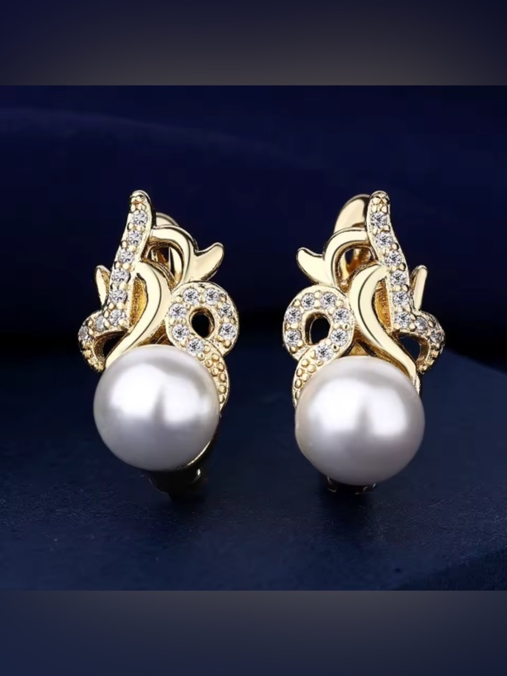 Elegant Gold Tone Pearl & Crystal Earrings. - Picture 1 of 5